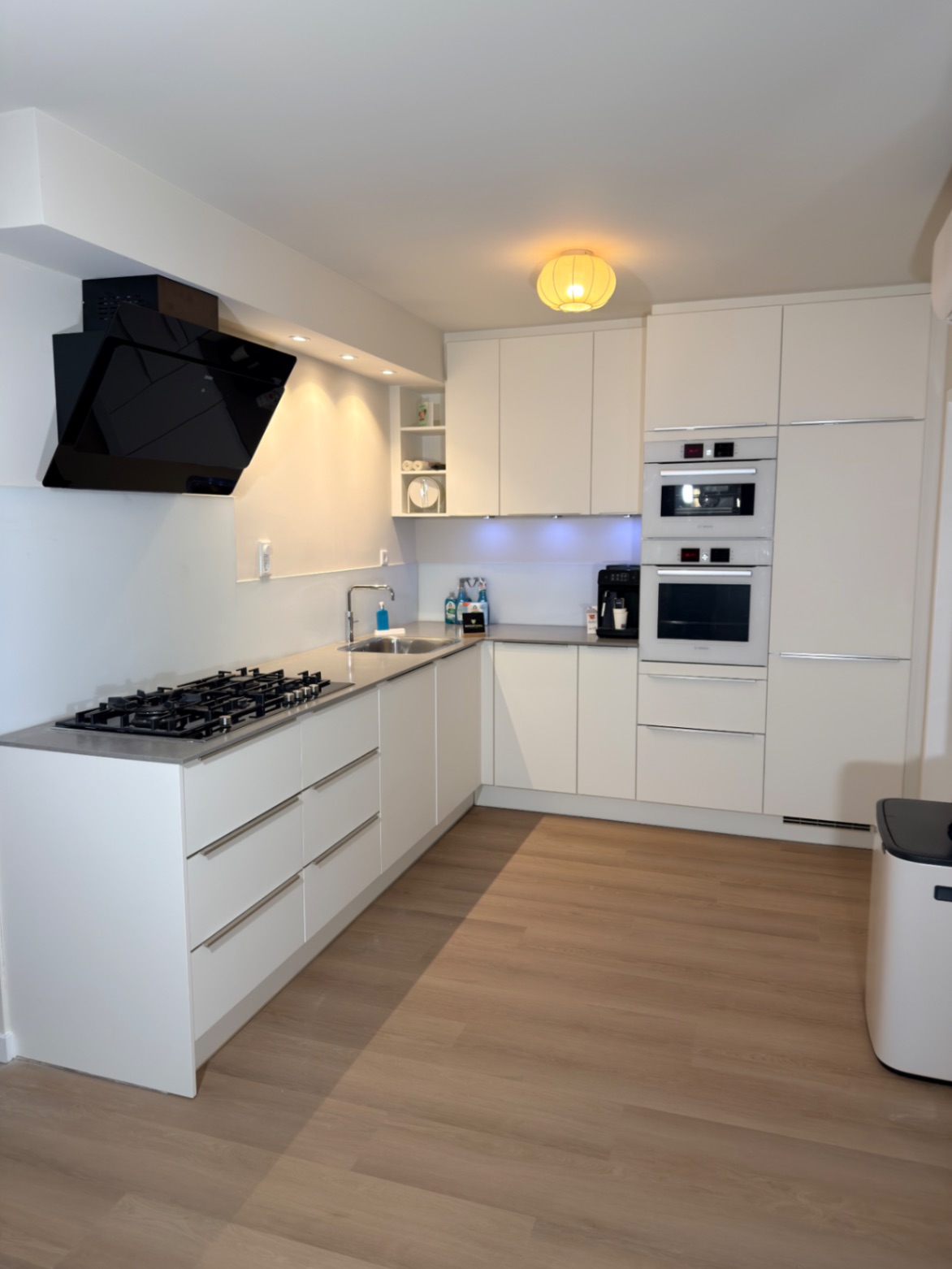 RM01 Linen White na het wrappen – professioneel resultaat DeFollieFixers