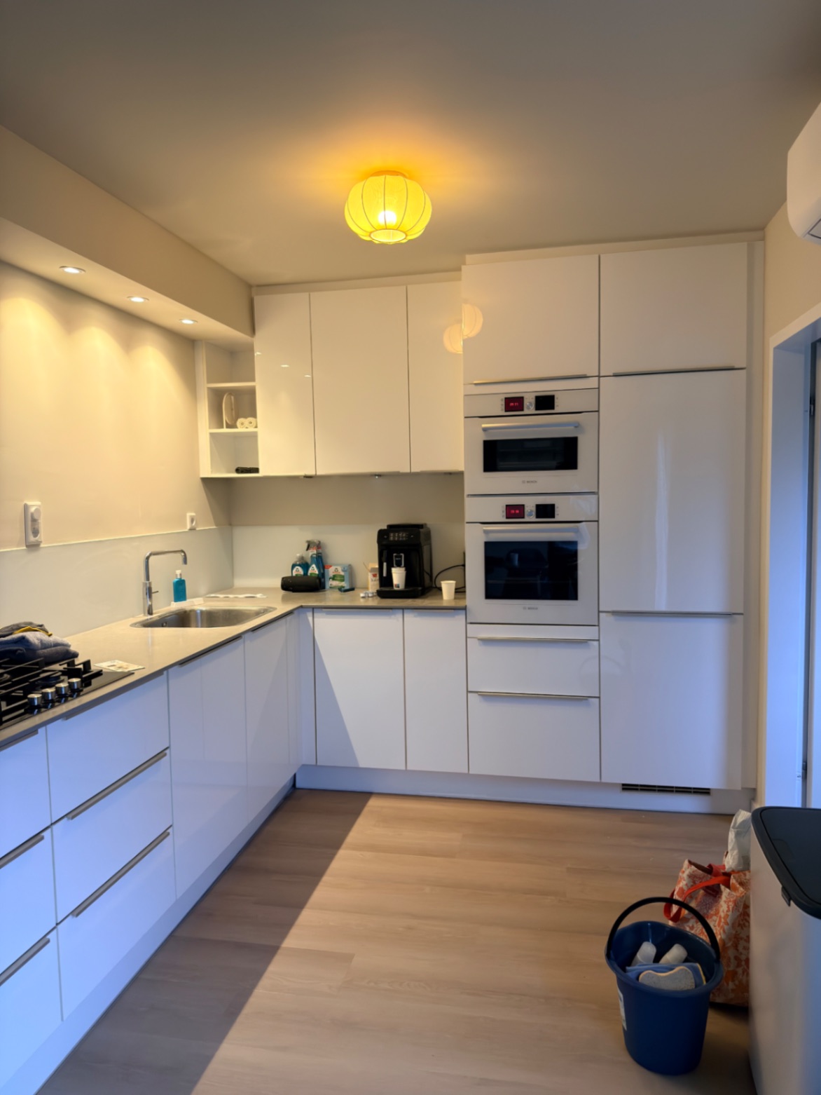 RM01 Linen White vóór het wrappen – DeFollieFixers
