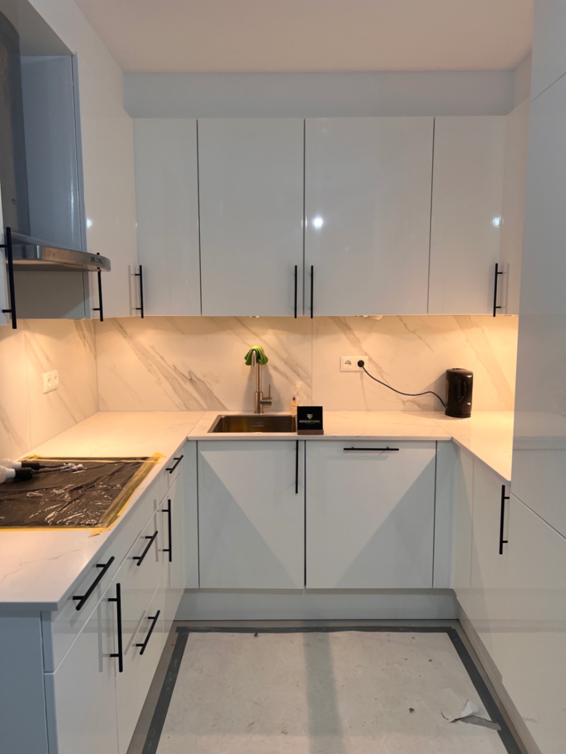 J4 Hoogglans Wit na het wrappen – professioneel resultaat DeFollieFixers