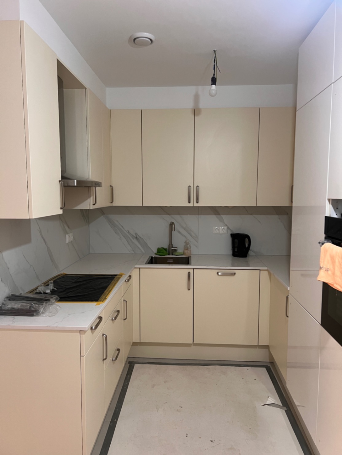 J4 Hoogglans Wit vóór het wrappen – DeFollieFixers