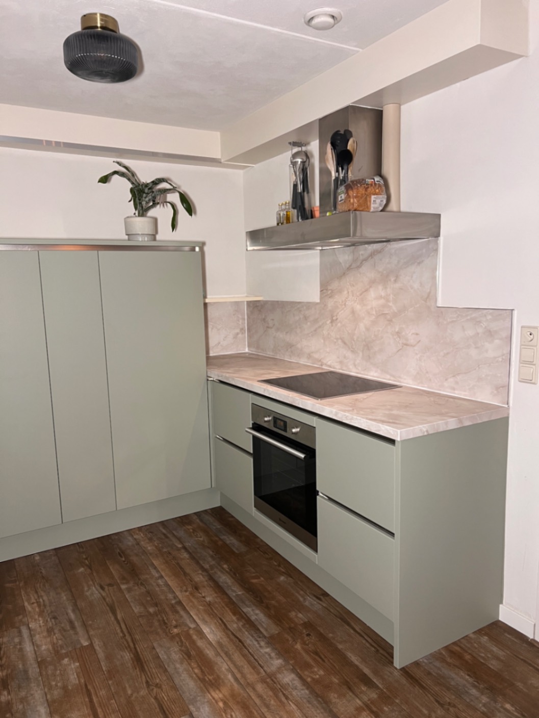 RM30 Pastel Olijf Groen & NE70 Beige Marble Onyx Gold na het wrappen – professioneel resultaat DeFollieFixers