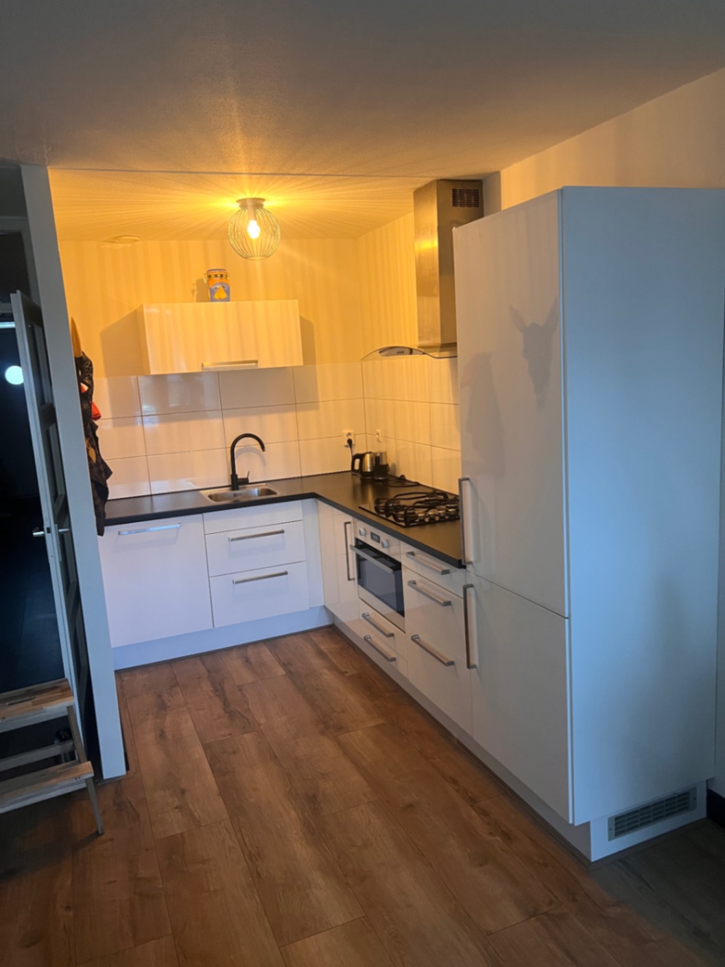 RM30 Pastel Olijf Groen vóór het wrappen – DeFollieFixers