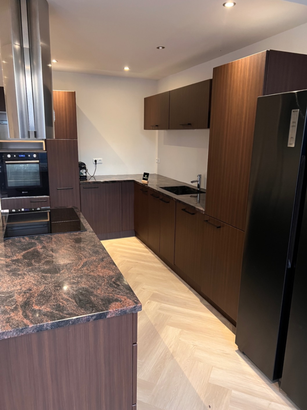 A1 Houtlook Brown Wengé na het wrappen – professioneel resultaat DeFollieFixers